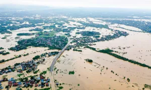 Nước lũ đổ về trung tâm Thái Nguyên, Cao Bằng